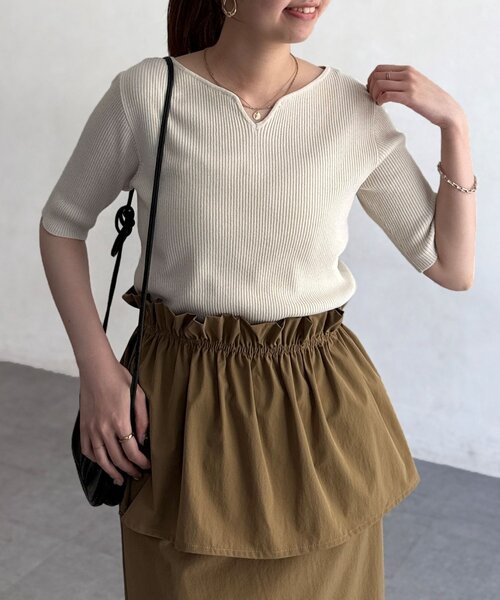 Chez toi（シェトワ）の「前後2WAY5分袖キーネックリブニット（ニット/セーター・レディース・ブラウン/ブラック/アイボリー/イエロー・FREE）」の10枚目の写真