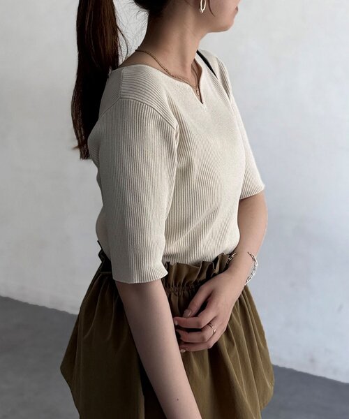 Chez toi（シェトワ）の「前後2WAY5分袖キーネックリブニット（ニット/セーター・レディース・ブラウン/ブラック/アイボリー/イエロー・FREE）」の11枚目の写真