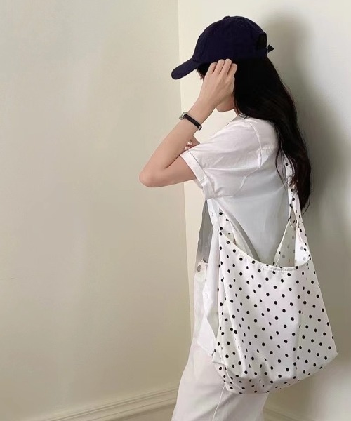 mebole(メボレ)の「Dotty Days Tote(トートバッグ・レディース・レッド/ホワイト/ブラック・FREE)」の2枚目の写真