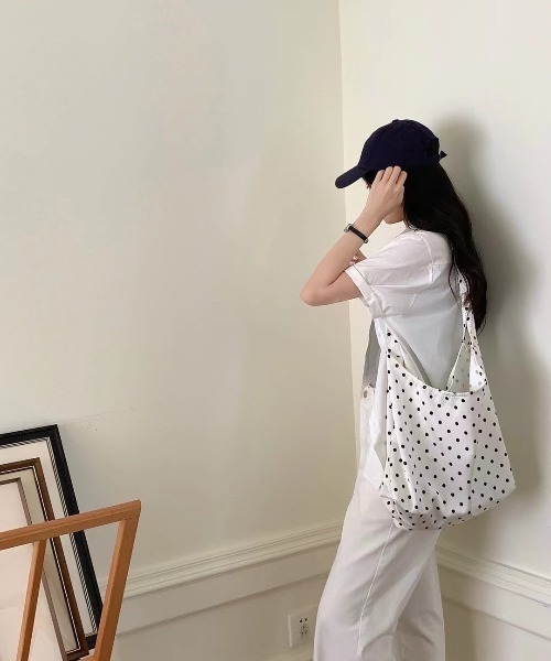 mebole(メボレ)の「Dotty Days Tote(トートバッグ・レディース・レッド/ホワイト/ブラック・FREE)」の4枚目の写真