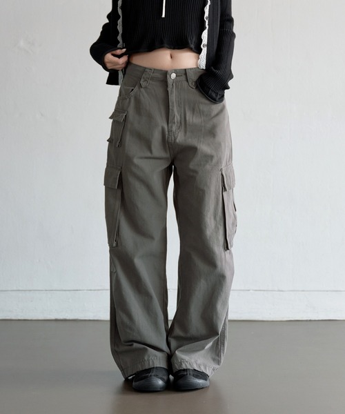 UNE MANSION(ユヌマンション)の「【ユニセックス着用可能】ユニークベルトフープ&ポケットマルチカーゴデニムパンツ(カーゴパンツ・レディース・ベージュ/ブラック/カーキ/クリーム・SMALL/MEDIUM/LARGE)」の1枚目の写真