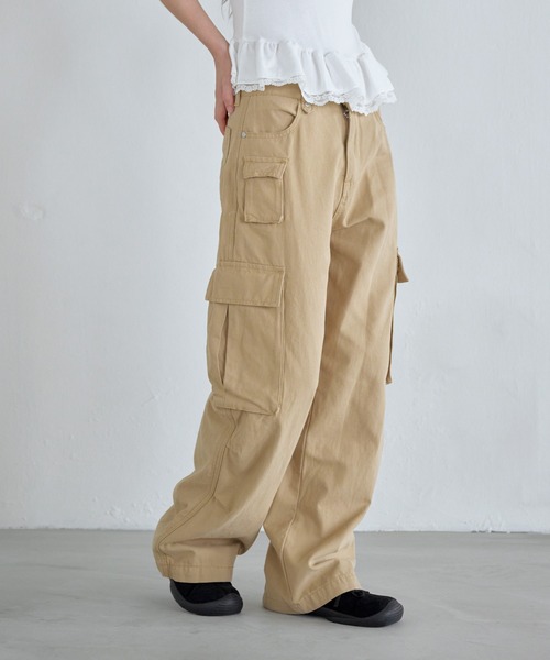 UNE MANSION(ユヌマンション)の「【ユニセックス着用可能】ユニークベルトフープ&ポケットマルチカーゴデニムパンツ(カーゴパンツ・レディース・ベージュ/ブラック/カーキ/クリーム・SMALL/MEDIUM/LARGE)」の11枚目の写真