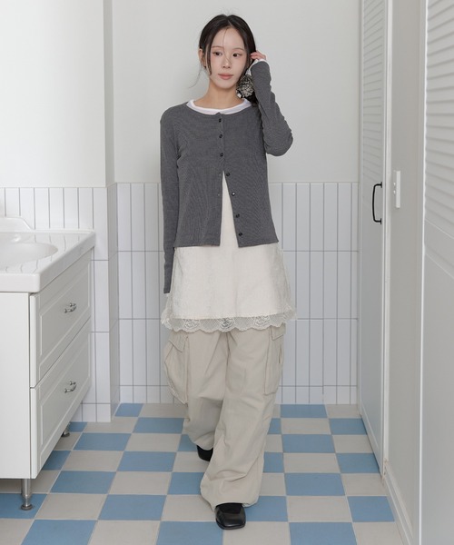 UNE MANSION（ユヌマンション）の「【ユニセックス着用可能】ユニークベルトフープ＆ポケットマルチカーゴデニムパンツ（カーゴパンツ・レディース・ベージュ/ブラック/カーキ/クリーム・SMALL/MEDIUM/LARGE）」の17枚目の写真
