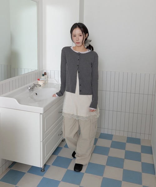 UNE MANSION（ユヌマンション）の「【ユニセックス着用可能】ユニークベルトフープ＆ポケットマルチカーゴデニムパンツ（カーゴパンツ・レディース・ベージュ/ブラック/カーキ/クリーム・SMALL/MEDIUM/LARGE）」の18枚目の写真
