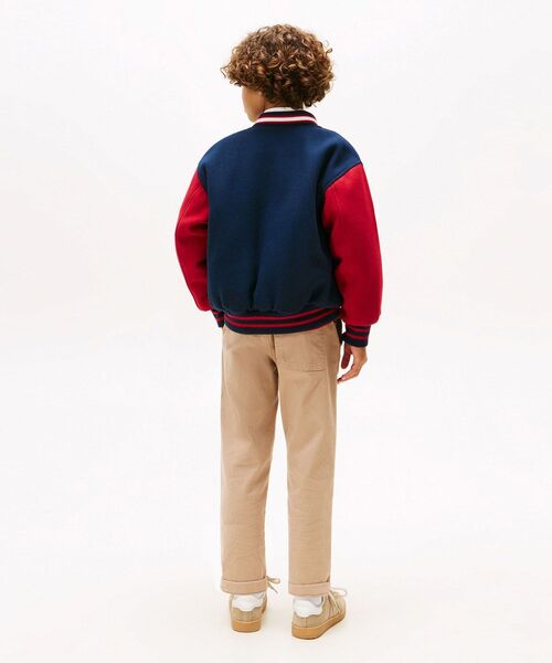 TOMMY HILFIGER(トミーヒルフィガー)の「BOYS リバーシブルトミーグラフィックボンバージャケット(ブルゾン・キッズ・ネイビー・160cm/130cm/150cm/140cm)」の4枚目の写真