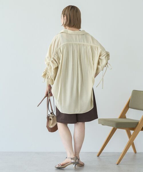 AMERICAN HOLIC(アメリカンホリック)の「シアーバックギャザーリボンシャツ(シャツ/ブラウス・レディース・ブラウン/ライトベージュ/ブルー・M/L)」の6枚目の写真