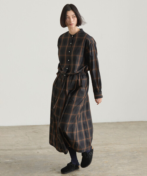 nicholson&nicholson（ニコルソンアンドニコルソン）の「nicholson & nicholson | ドローストリングブラウス チェック WOMEN（シャツ/ブラウス・レディース・ブラウン系その他/グレー系その他・38）」の17枚目の写真