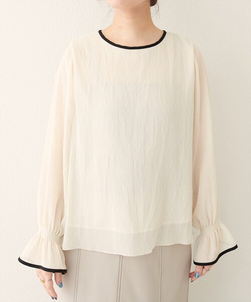 natural couture(ナチュラルクチュール)の「プリーツパイピングブラウス(シャツ/ブラウス・レディース・ピンク/ブラウン/モカ/サックスブルー/オフホワイト・FREE)」の9枚目の写真