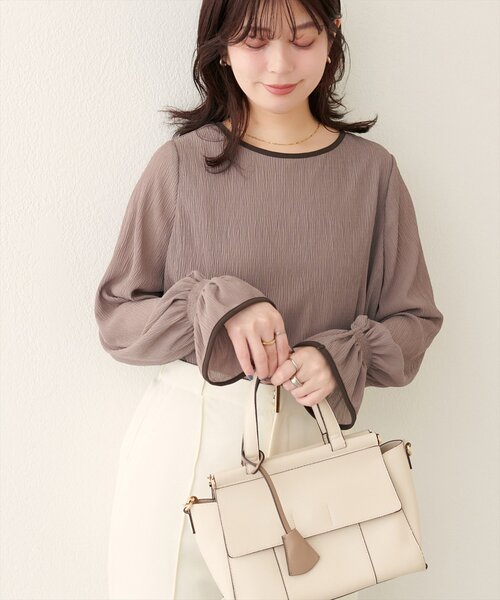 natural couture(ナチュラルクチュール)の「プリーツパイピングブラウス(シャツ/ブラウス・レディース・ピンク/ブラウン/モカ/サックスブルー/オフホワイト・FREE)」の19枚目の写真