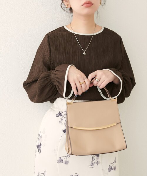 natural couture(ナチュラルクチュール)の「プリーツパイピングブラウス(シャツ/ブラウス・レディース・ピンク/ブラウン/モカ/サックスブルー/オフホワイト・FREE)」の6枚目の写真