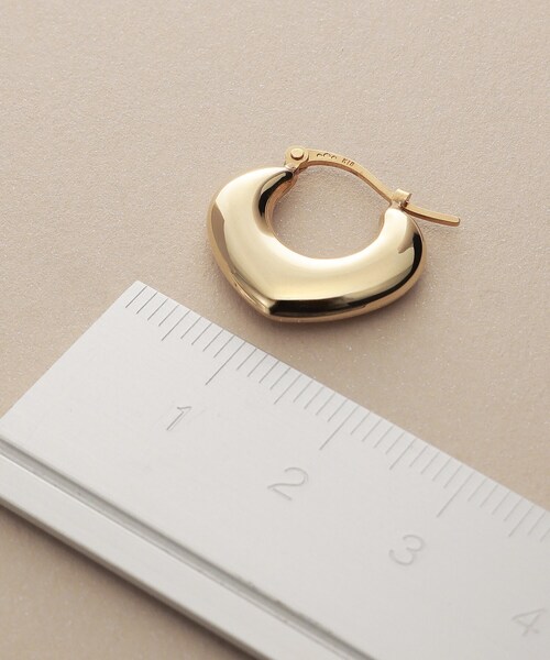 COCOSHNIK（ココシュニック）の「K10中空アラベスクシェイプ フープピアス（ピアス（両耳用）・レディース・イエローゴールド・00）」の5枚目の写真
