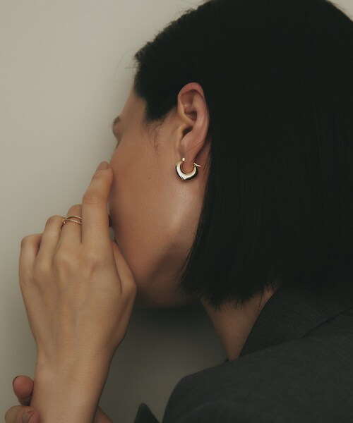 COCOSHNIK（ココシュニック）の「K10中空アラベスクシェイプ フープピアス（ピアス（両耳用）・レディース・イエローゴールド・00）」の8枚目の写真
