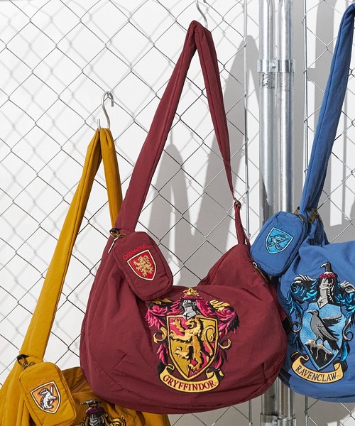 SALON de RUBAN（サロンドルヴァン）の「【SALON de RUBAN / サロン ド ルヴァン】 ハリーポッター ショルダーバッグ（ショルダーバッグ・レディース・ブルー/グリーン/マスタード/レッド・FREE）」の4枚目の写真
