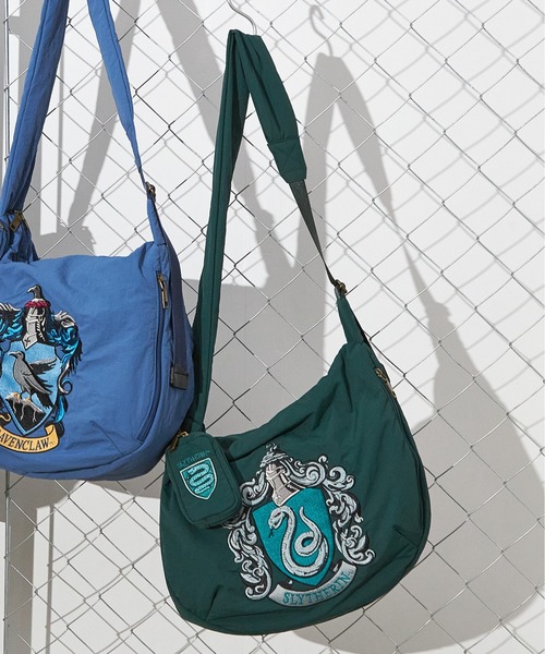 SALON de RUBAN（サロンドルヴァン）の「【SALON de RUBAN / サロン ド ルヴァン】 ハリーポッター ショルダーバッグ（ショルダーバッグ・レディース・ブルー/グリーン/マスタード/レッド・FREE）」の2枚目の写真