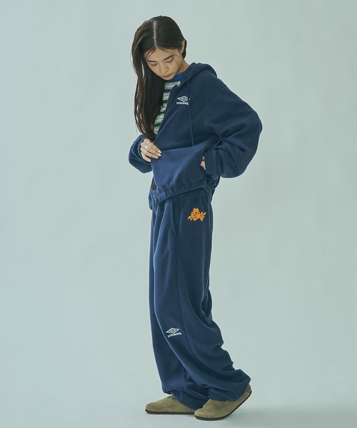 UMBRO(アンブロ)の「(UMBRO × ROSE BUD)DOUBLE WAIST FLEECE PANTS(その他パンツ・レディース・ベージュ/ネイビー・ONE SIZE)」の15枚目の写真