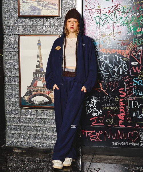 UMBRO(アンブロ)の「(UMBRO × ROSE BUD)DOUBLE WAIST FLEECE PANTS(その他パンツ・レディース・ベージュ/ネイビー・ONE SIZE)」の22枚目の写真