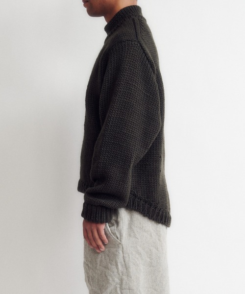 DIGAWEL(ディガウェル)の「Cocoon turtleneck sweater(ニット/セーター・メンズ・グリーン系その他/ネイビー/マルーン・2)」の7枚目の写真