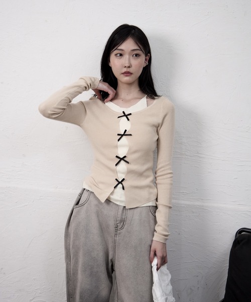 Y/lim(イリム)の「フロントスリットリボンレイヤードニット(ニット/セーター・レディース・ブラック/ベージュ/チャコール・FREE)」の21枚目の写真