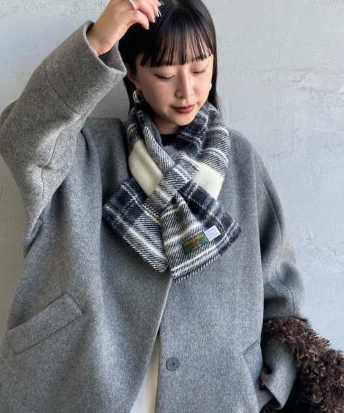 TWEED MILL（ツイードミル）の「[TWEED MILL/ツイードミル] 別注 チェック×フリース リバーシブル差し込みマフラー（マフラー・レディース・グレー/レッド系その他/レッド/グレー系その他/オートミール・F）」の3枚目の写真