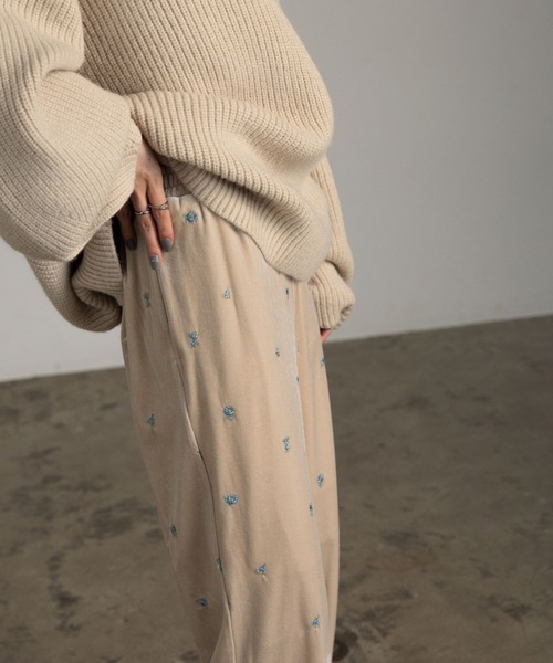 LOWRYS FARM（ローリーズファーム）の「ベロアシシュウイージーパンツ　621527（その他パンツ・レディース・ベージュ/ネイビー/ブラック・FREE）」の20枚目の写真
