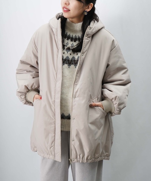 LUCA/LADY LUCK LUCA（ルカ/レディラックルカ）の「LC/LLL フードモンスターコート（ダウンジャケット/コート・レディース・ブラック/グレイッシュベージュ/カーキ・FREE）」の2枚目の写真