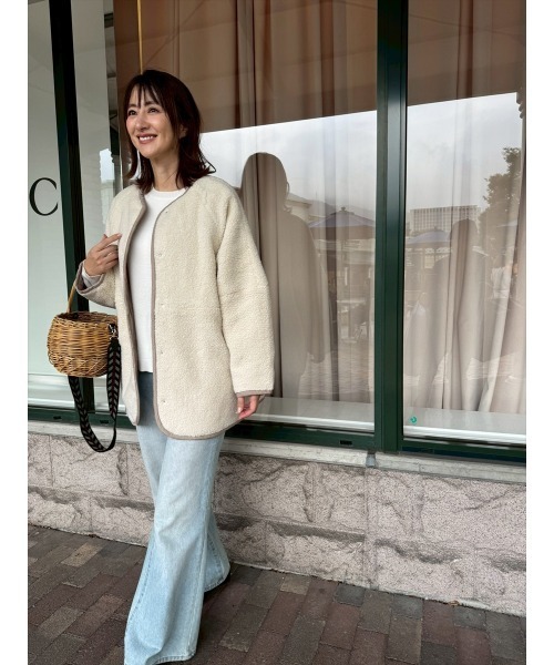 Day and Grade(デイアンドグレイド)の「【前田ゆかセレクト】ボア×キルト リバーシブルコート / ストレッチ・軽量(ノーカラーコート・レディース・アイボリー/ブラック・FREE)」の1枚目の写真