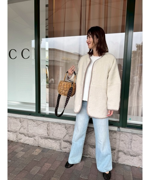Day and Grade(デイアンドグレイド)の「【前田ゆかセレクト】ボア×キルト リバーシブルコート / ストレッチ・軽量(ノーカラーコート・レディース・アイボリー/ブラック・FREE)」の4枚目の写真