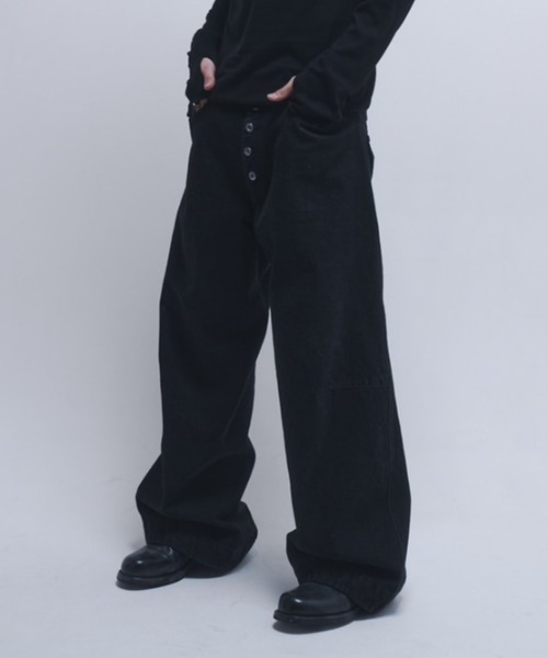 INTER FACTORY(インターファクトリー)の「takumu(MUU STUDIO) - Three-dimensional wide pants / 立体的ワイドパンツ(デニムパンツ・メンズ・ブラック・3/2/1)」の1枚目の写真