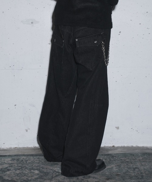 INTER FACTORY(インターファクトリー)の「takumu(MUU STUDIO) - Three-dimensional wide pants / 立体的ワイドパンツ(デニムパンツ・メンズ・ブラック・3/2/1)」の5枚目の写真