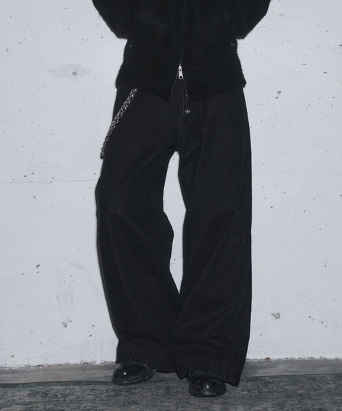 INTER FACTORY(インターファクトリー)の「takumu(MUU STUDIO) - Three-dimensional wide pants / 立体的ワイドパンツ(デニムパンツ・メンズ・ブラック・3/2/1)」の3枚目の写真