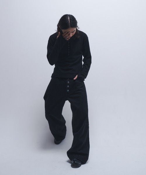 INTER FACTORY(インターファクトリー)の「takumu(MUU STUDIO) - Three-dimensional wide pants / 立体的ワイドパンツ(デニムパンツ・メンズ・ブラック・3/2/1)」の18枚目の写真