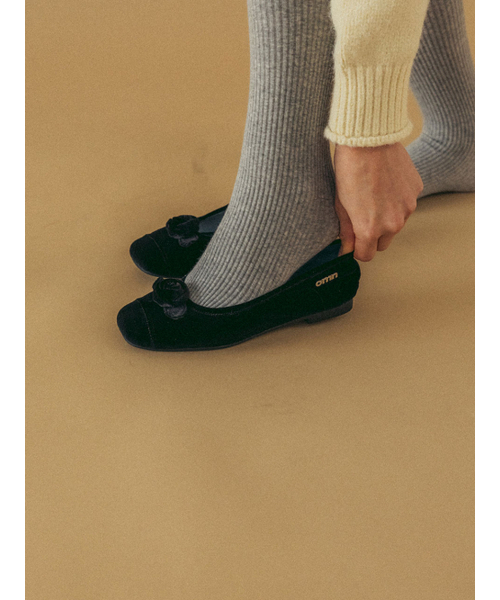 OMNIPOTENT（オムニポテント）の「omn Rose Velvet Flat Shoes _Black（スニーカー・レディース・その他・23cm/23.5cm/24cm/24.5cm/25cm）」の2枚目の写真