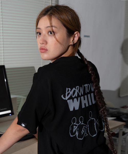 WHILE(ワイル)の「ボントゥウォールTシャツ(BLACK)(Tシャツ/カットソー・レディース・その他・MEDIUM/LARGE/X-LARGE)」の1枚目の写真