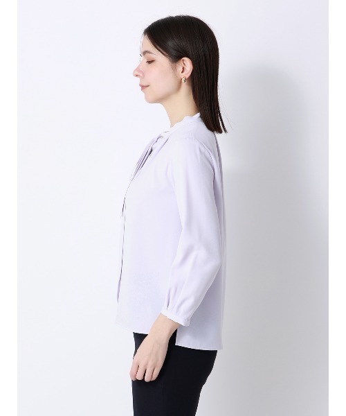 SUIT SQUARE（スーツスクエア）の「ボウタイタックブラウス 7分袖 ウォッシャブル ジョーゼット メタルパーツ（シャツ/ブラウス・レディース・オフホワイト/ラベンダー/ネイビー/ミント/クリーム・38(9号)）」の18枚目の写真