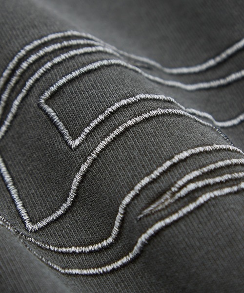 En serio TOKYO（エンソリオトーキョー）の「【SIDEWAYSTANCE】オーバルロゴ長袖グランジTシャツ（Tシャツ/カットソー・メンズ・ブラウン/ブラック・MEDIUM/LARGE/X-LARGE/SMALL）」の11枚目の写真