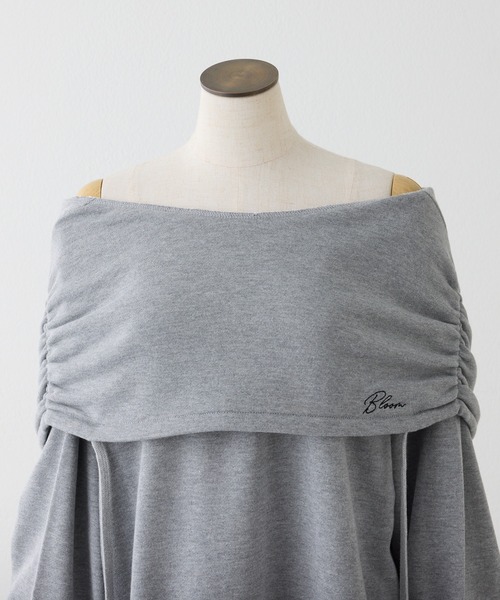 one after another NICE CLAUP（ワンアフターアナザーナイスクラップ）の「フード付きオフショルパーカーワンピース（パーカー・レディース・ピンク/オフホワイト/杢グレー・FREE）」の4枚目の写真