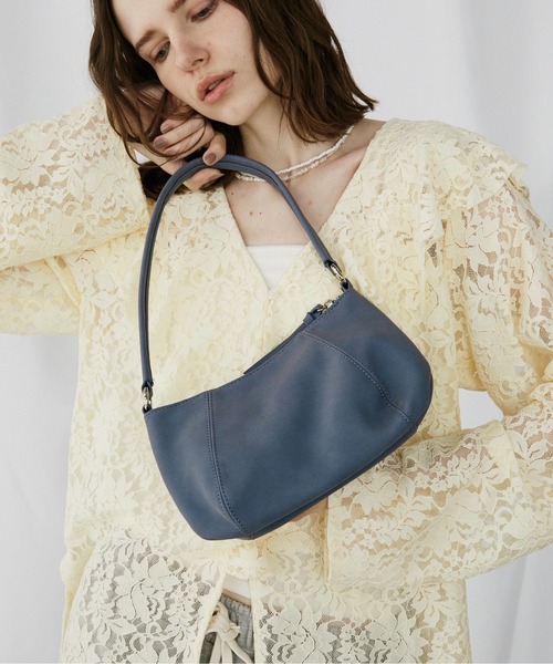 LOSCa(ロスカ)の「マットスキンフェイクレザーミニバッグ(ショルダーバッグ・レディース・ブラック/アイボリー/ブルー/ブラウン・FREE)」の4枚目の写真