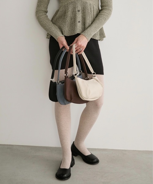 LOSCa(ロスカ)の「マットスキンフェイクレザーミニバッグ(ショルダーバッグ・レディース・ブラック/アイボリー/ブルー/ブラウン・FREE)」の5枚目の写真