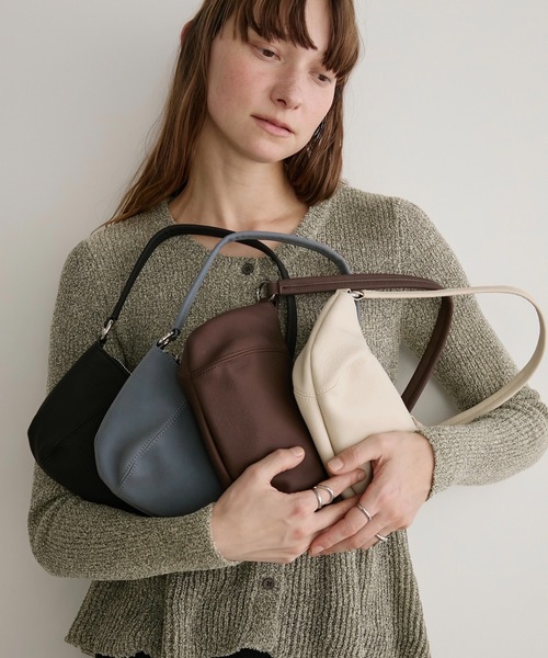 LOSCa(ロスカ)の「マットスキンフェイクレザーミニバッグ(ショルダーバッグ・レディース・ブラック/アイボリー/ブルー/ブラウン・FREE)」の12枚目の写真