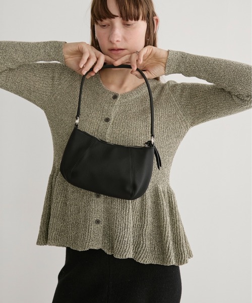 LOSCa(ロスカ)の「マットスキンフェイクレザーミニバッグ(ショルダーバッグ・レディース・ブラック/アイボリー/ブルー/ブラウン・FREE)」の19枚目の写真