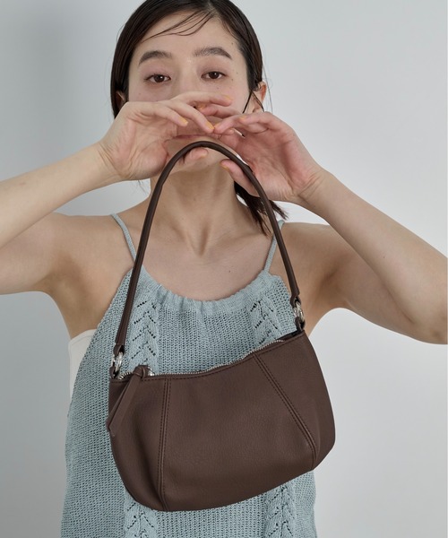 LOSCa(ロスカ)の「マットスキンフェイクレザーミニバッグ(ショルダーバッグ・レディース・ブラック/アイボリー/ブルー/ブラウン・FREE)」の13枚目の写真