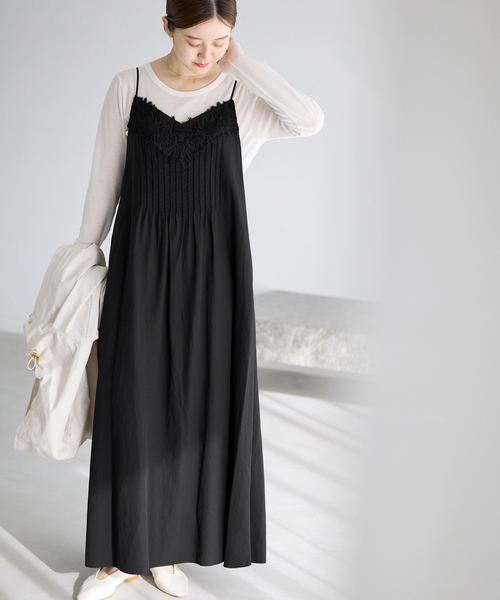 IENA（イエナ）の「《WEB限定/追加》レースキャミソールワンピース（ワンピース・レディース・ブラック・36/38）」の2枚目の写真