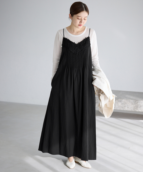 IENA（イエナ）の「《WEB限定/追加》レースキャミソールワンピース（ワンピース・レディース・ブラック・36/38）」の3枚目の写真