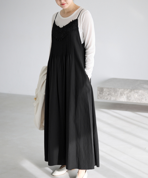 IENA（イエナ）の「《WEB限定/追加》レースキャミソールワンピース（ワンピース・レディース・ブラック・36/38）」の4枚目の写真