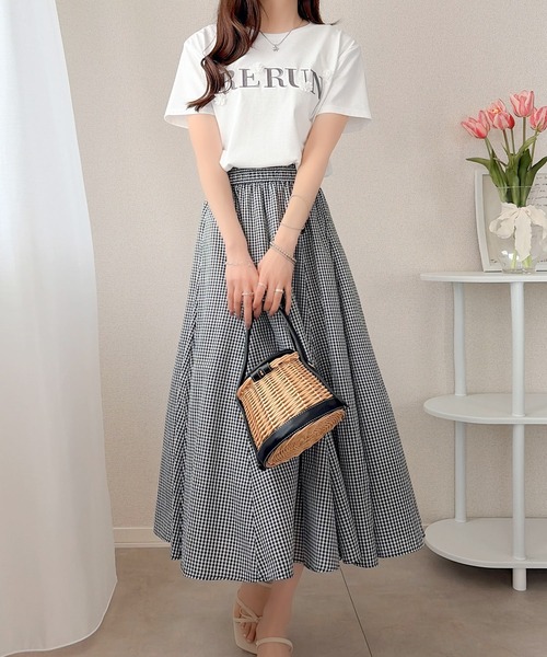 mily bilet(ミウィビレット)の「【mily bilet】フロント刺繍でさりげなく華やぐ♪ 立体花モチーフTシャツ(半袖)(Tシャツ/カットソー・レディース・ブラウン/チャコール/ホワイト・MEDIUM/LARGE/SMALL/X-LARGE)」の20枚目の写真
