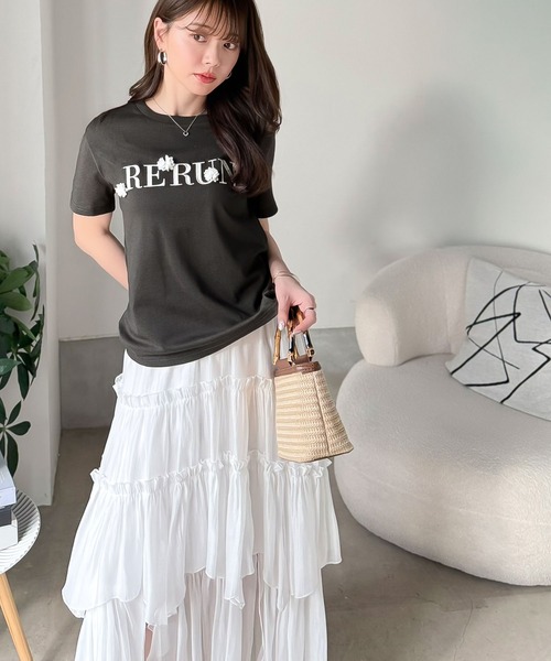 mily bilet(ミウィビレット)の「【mily bilet】フロント刺繍でさりげなく華やぐ♪ 立体花モチーフTシャツ(半袖)(Tシャツ/カットソー・レディース・ブラウン/チャコール/ホワイト・MEDIUM/LARGE/SMALL/X-LARGE)」の22枚目の写真
