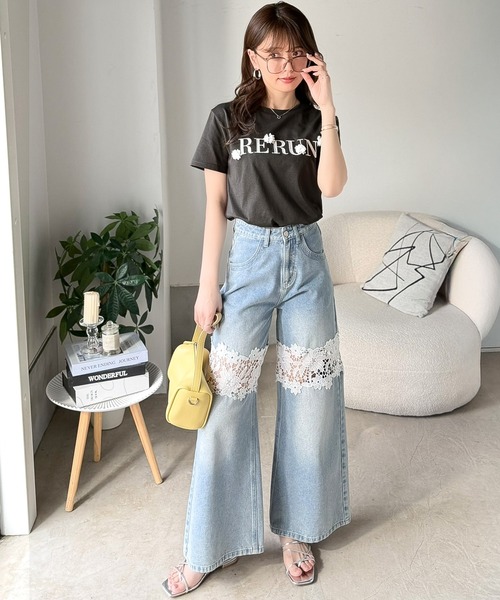 mily bilet(ミウィビレット)の「【mily bilet】フロント刺繍でさりげなく華やぐ♪ 立体花モチーフTシャツ(半袖)(Tシャツ/カットソー・レディース・ブラウン/チャコール/ホワイト・MEDIUM/LARGE/SMALL/X-LARGE)」の7枚目の写真