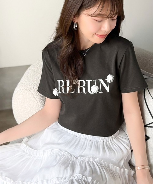 mily bilet(ミウィビレット)の「【mily bilet】フロント刺繍でさりげなく華やぐ♪ 立体花モチーフTシャツ(半袖)(Tシャツ/カットソー・レディース・ブラウン/チャコール/ホワイト・MEDIUM/LARGE/SMALL/X-LARGE)」の13枚目の写真