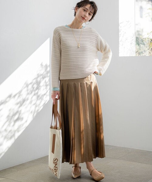 23区 L(ニジュウサンクオオキイサイズ)の「グロッシープリーツ ロングスカート(スカート・レディース・ブラック系・50/48/46/44)」の6枚目の写真