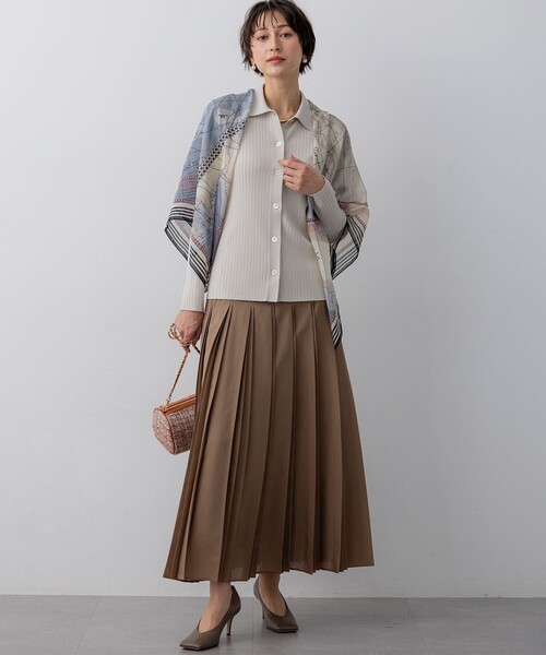 23区 L(ニジュウサンクオオキイサイズ)の「グロッシープリーツ ロングスカート(スカート・レディース・ブラック系・50/48/46/44)」の9枚目の写真